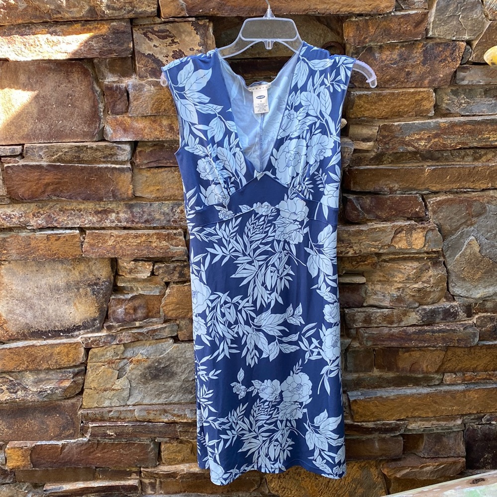 Formfitting dress very flattering on!